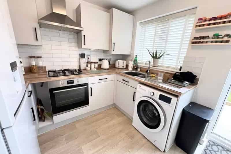 Three Bedroom House Near Chippenham Train Station
