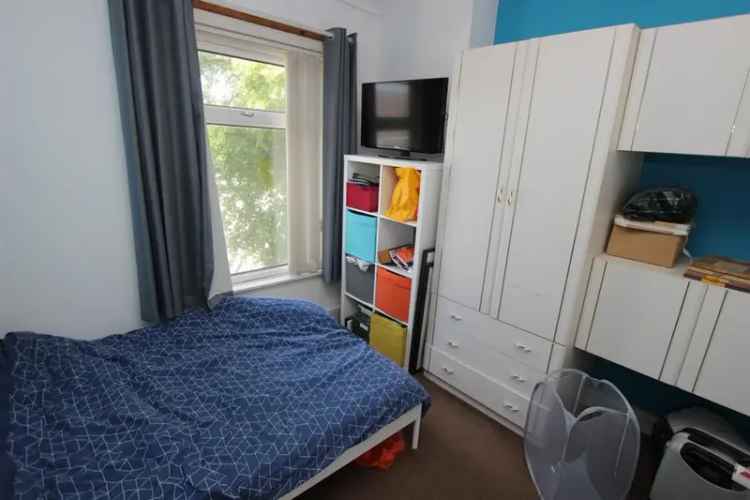 2 Bedroom House For Sale With Sitting Tenant 796 SQ FT