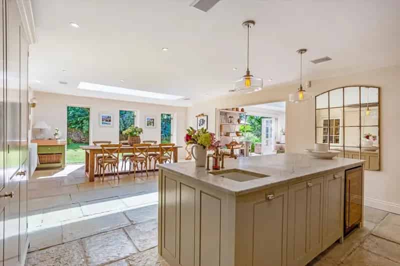 4 Bedroom Detached House with Annexe and Mature Gardens
