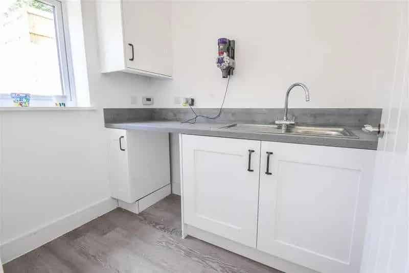 4 Bed Detached House for Sale Near Town Centre