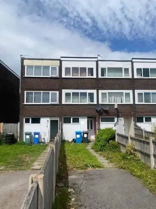 3 bed house in Halton Lodge