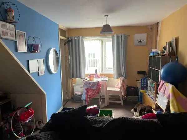 1 Double Bedroom 1 Single Bedroom Maisonette First Floor