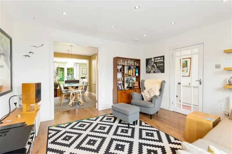 3 Bed Semi-Detached House with 2 Reception Rooms and EV Charger