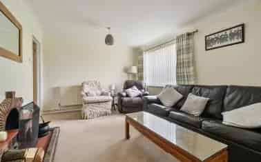 3 Bed House Yelverton Modern Kitchen Gardens No Onward Chain