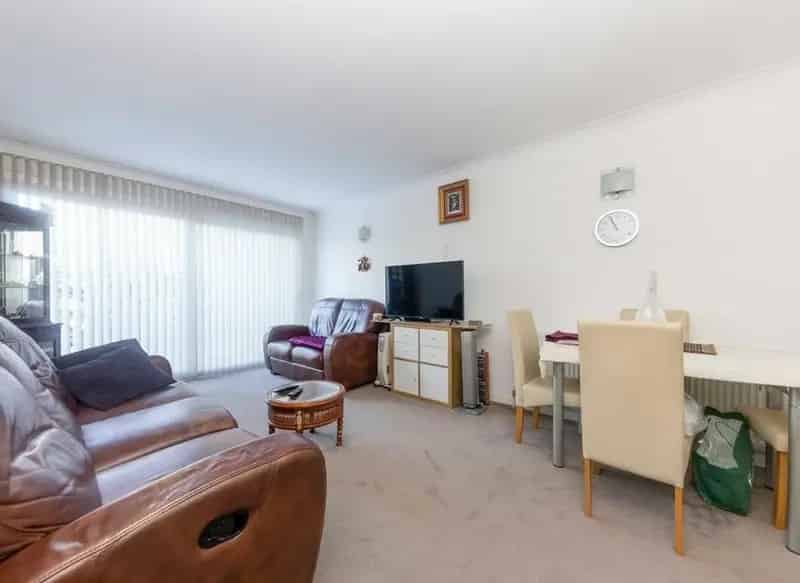 Two Bedroom Apartment with Balcony and Parking