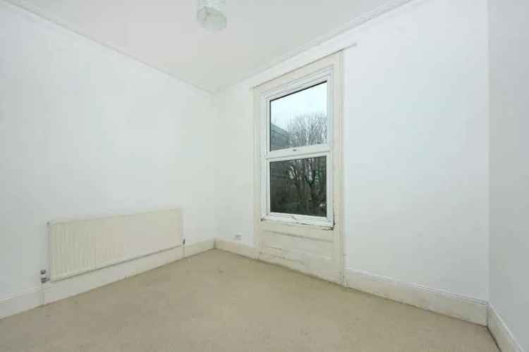 3 Bed Flat for Sale - First Floor, Off-Street Parking, Near Walpole Park