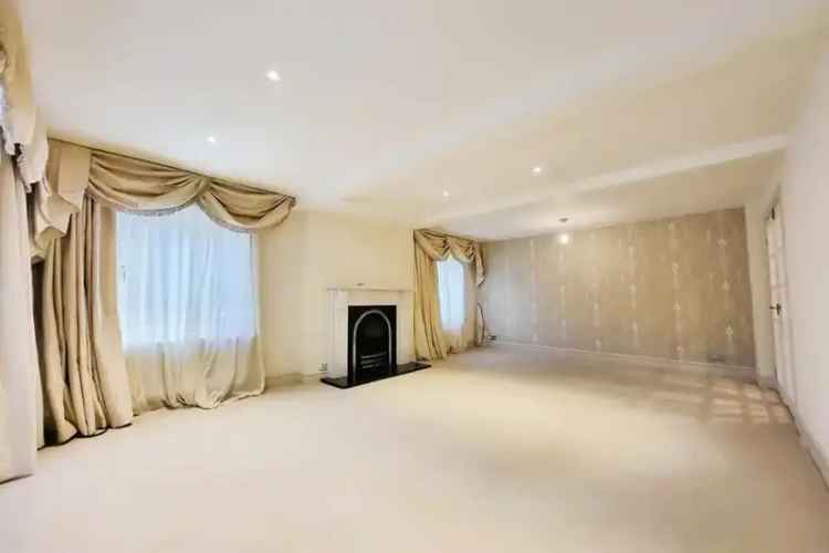 2 Bedroom Flat for Sale in Bowdon