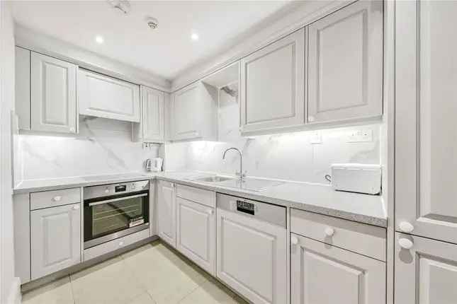 Flat to rent in Observatory Gardens, London W8