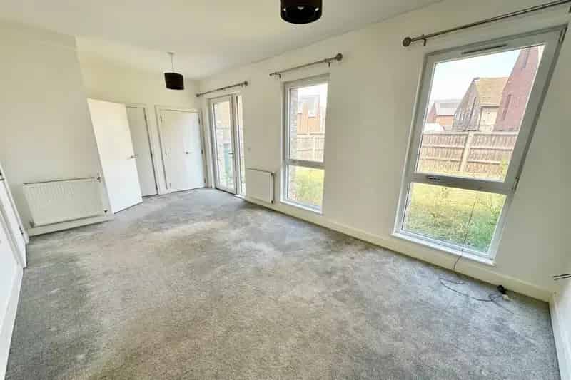 3 Bed Terraced House - Gas Central Heating & Double Glazing