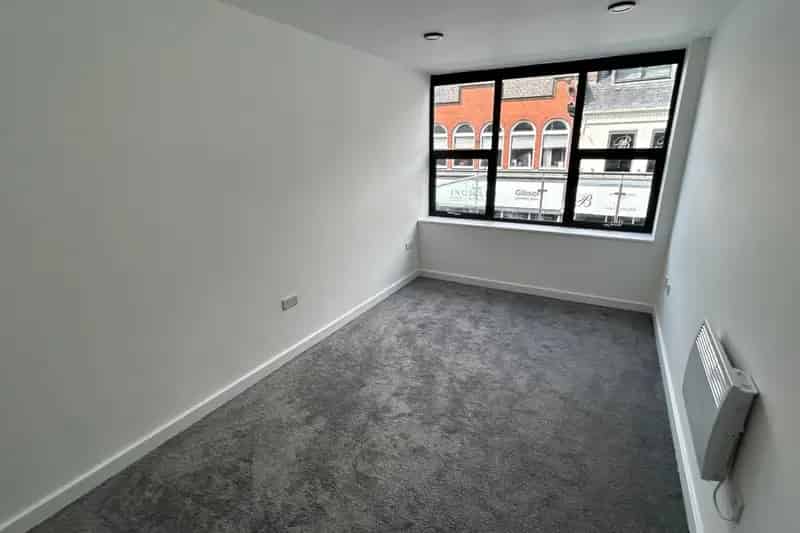 Luxury Chesterfield Town Centre Apartment Zero Deposit Available
