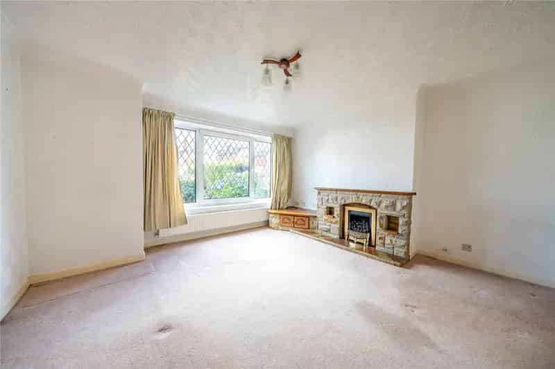 Three Bedroom Semi-Detached House in Horsforth