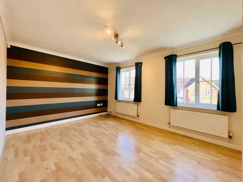 2 Bedroom Maisonette Near Ashford For Sale