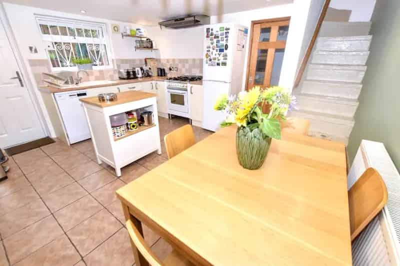 Stylish 2-Bed Terrace House Near Leeds City Centre