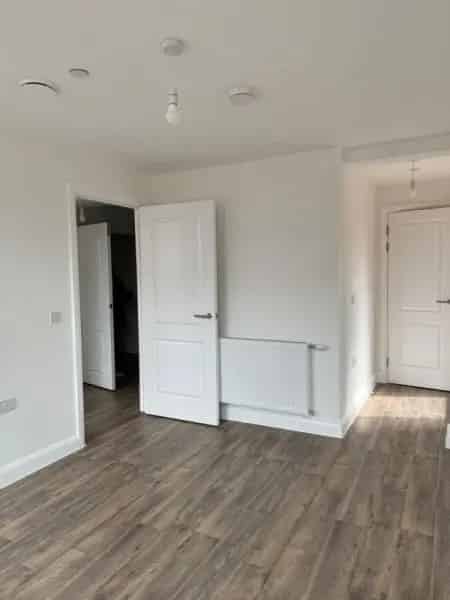 2 Double Bed Flat Luxury Renovation Kensington Perfect Location