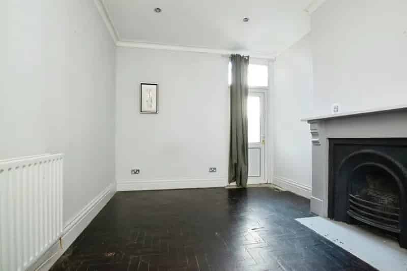 6 bedroom terraced house