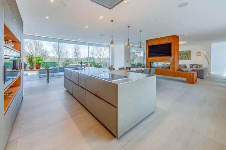 5 Bedroom Detached House for Sale in Radlett
