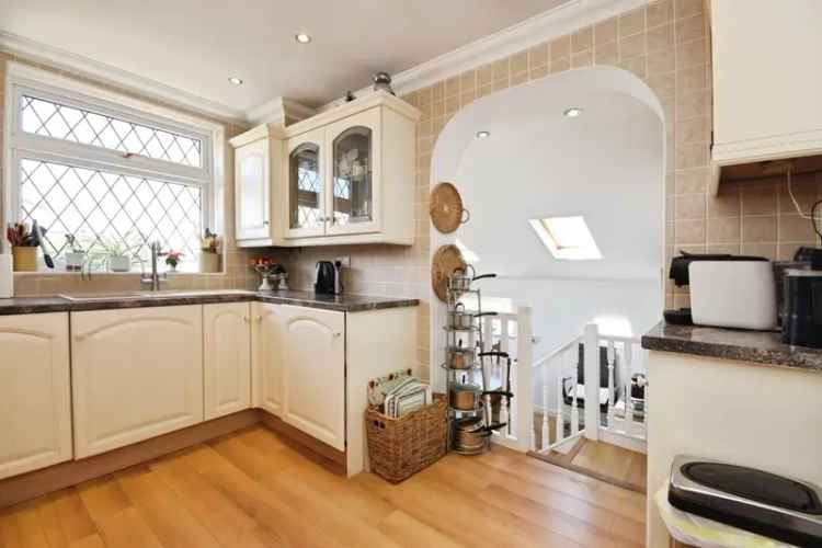 3 Bed House with Log Burner and Large Garden