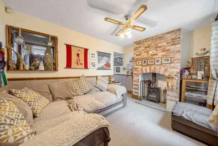 2 Bed House for Sale in Leckhampton