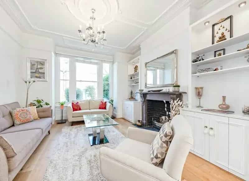 Four Bedroom Family Home 2000 sq ft Landscaped Garden