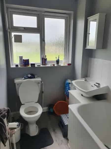 Large 2 Bed Split Level Maisonette Near Schools and A40