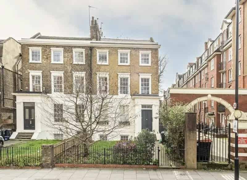 One Bedroom Apartment in Dalston Period Conversion with Private Terrace