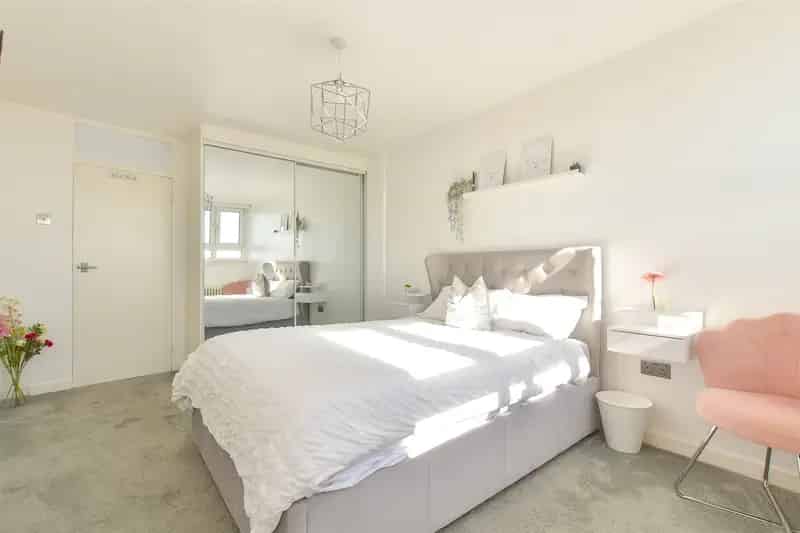 1 Bedroom Apartment for Sale Aldersbrook