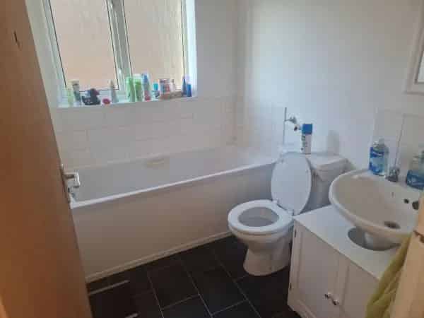 2 Bed House Near Southborough Good Transport Links