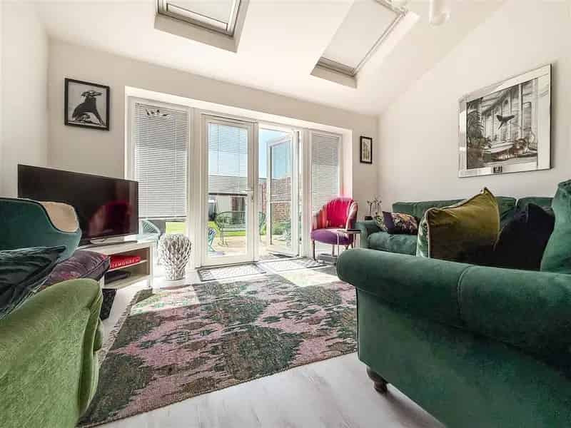 3 Bedroom End Terrace House to Rent
