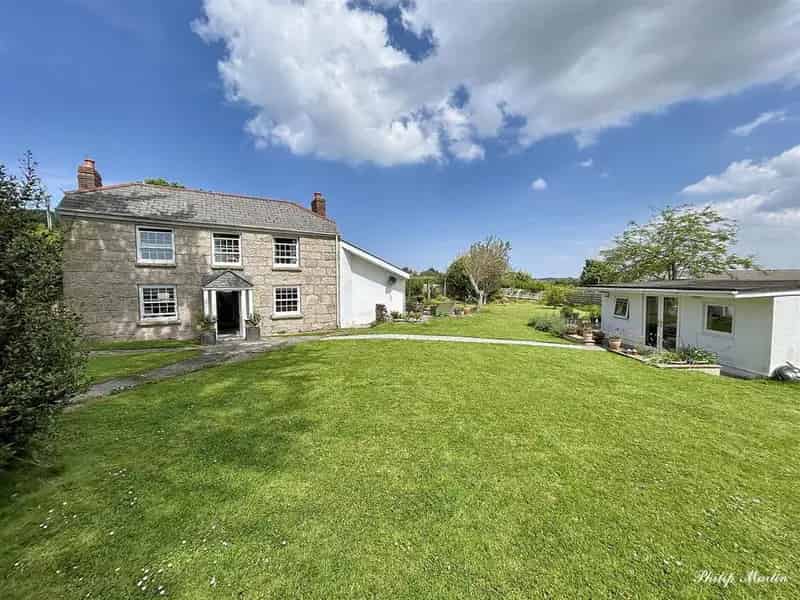 4 Bedroom Cottage for Sale
