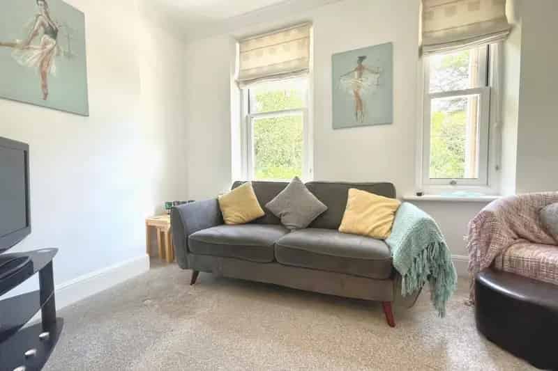 Spacious 2-Bed 2-Bath Duplex Apartment with Parking and Garden