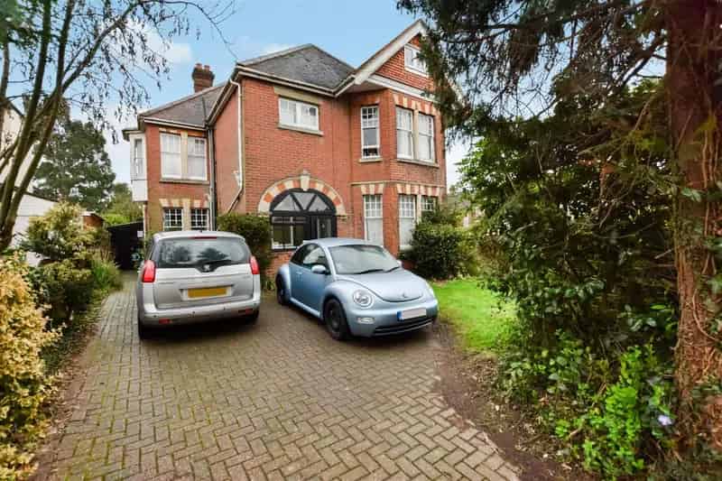 13 Bed Professional Shared House Fully Furnished Double Room To Let