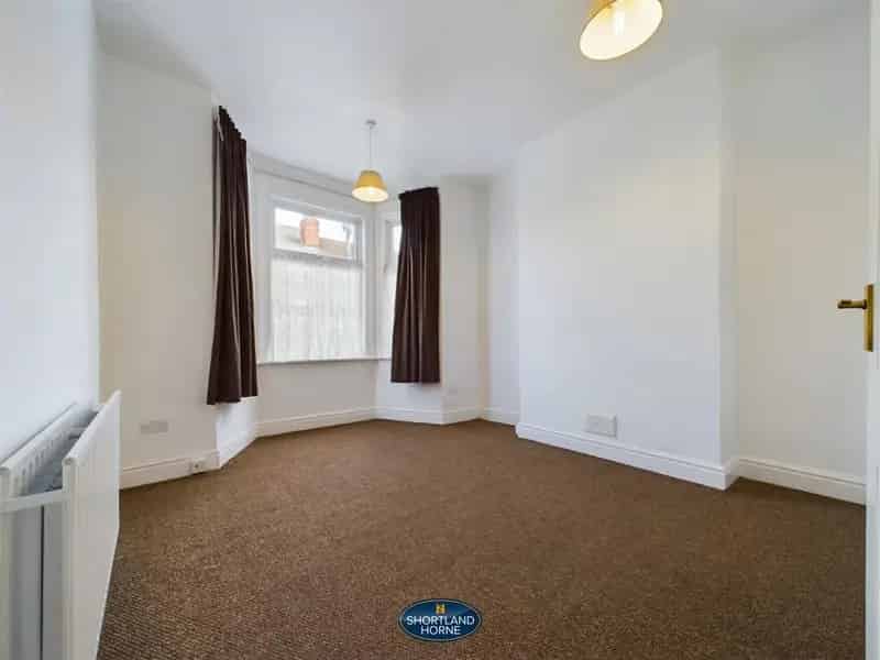 3 Bedroom End of Terrace House to Rent