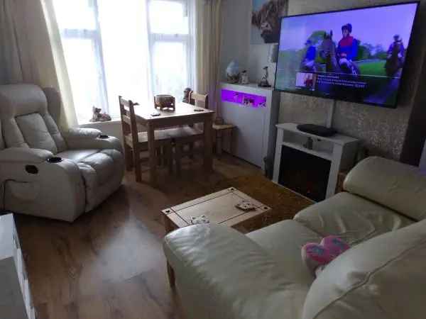 Bungalow For Rent in Redditch, England