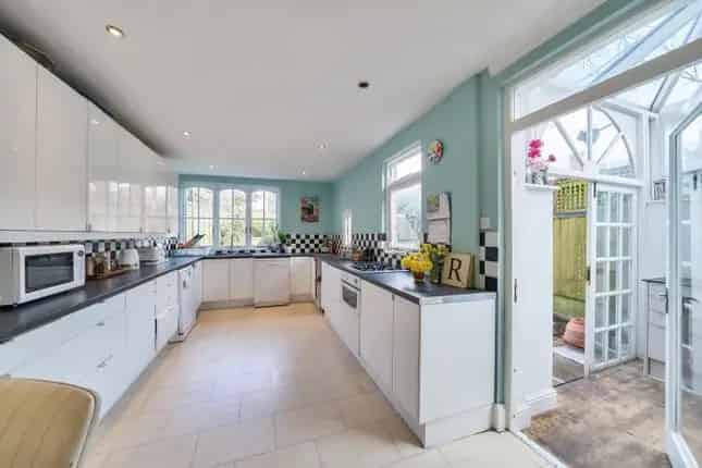 5 Bedroom End Terrace House for Sale East Finchley