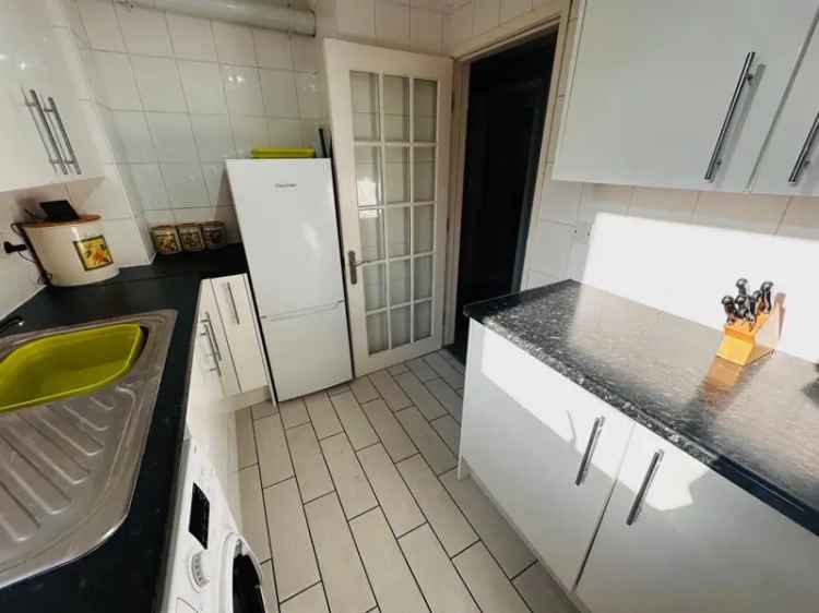 3 Bedroom Flat Near Queens Park Pet-Friendly Parking Universal Credit