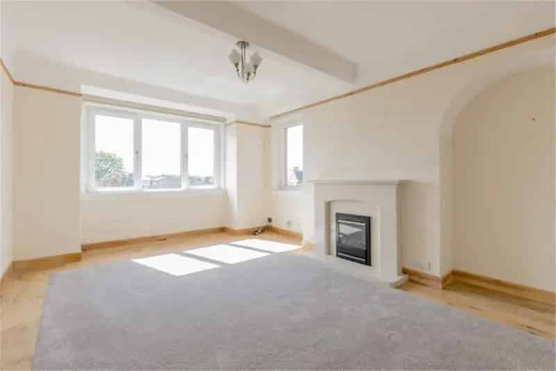2 Bed Flat Second Floor 1 Reception Room Northfield