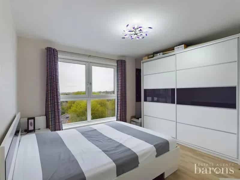 2 Bedroom Apartment Near Basingstoke Town Centre