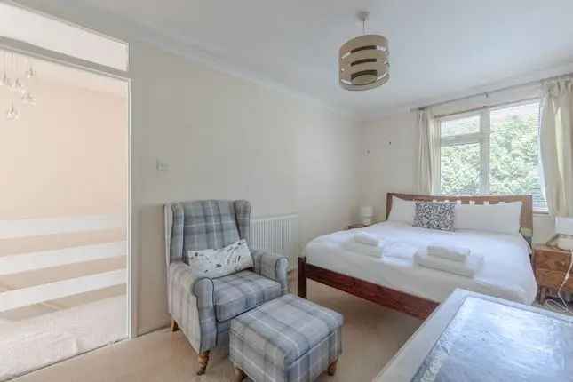 Terraced House Rental London SW15 Near Schools and Amenities