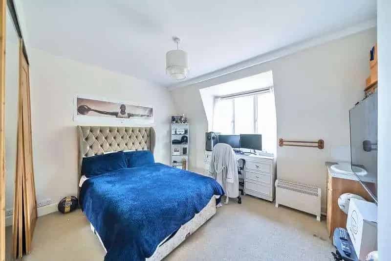 4 Bed Detached House For Sale in Nork Banstead