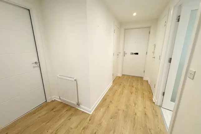 Flat to rent in Squire Street, Glasgow G14