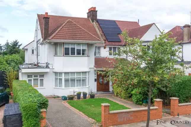 Semi Detached House for Sale Chatsworth Road London NW2
