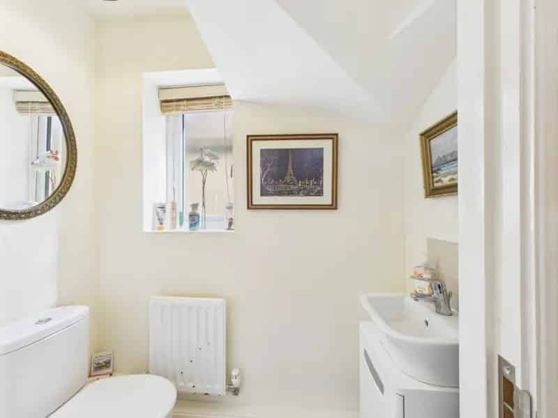 3 Bedroom House For Sale Near Bingley Town Centre