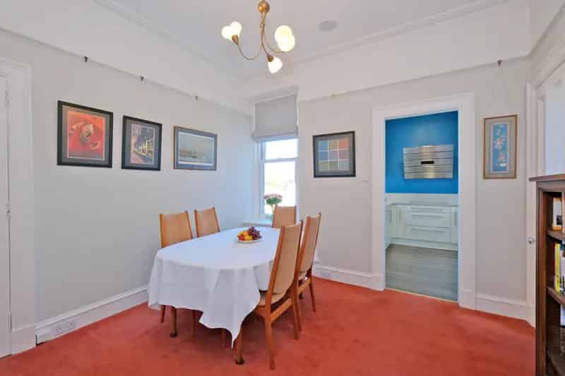 5 Bedroom West End Apartment with Garage