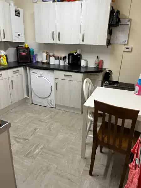 4 Bedroom House With Large Garden and Driveway