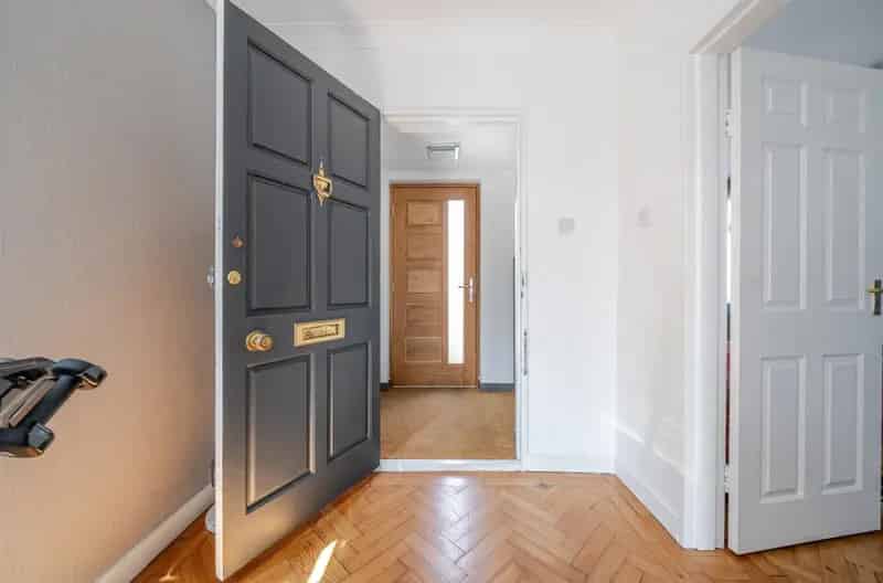 3 Bed Detached House Hadley Close London