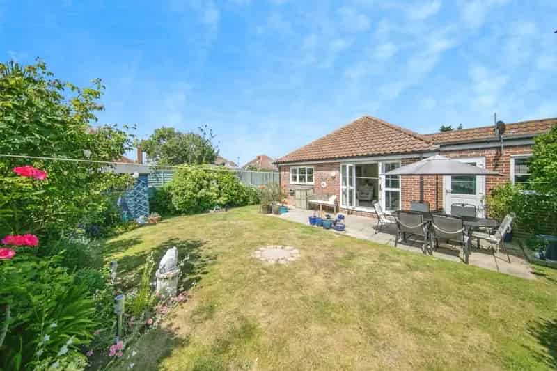 3 Bed House with Garage and Garden