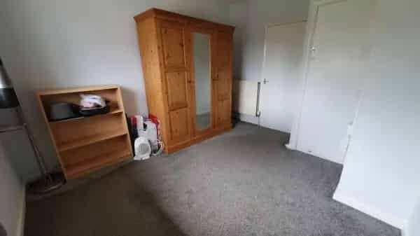 1 Bed Flat with Garden Parking Near Town Centre and Train Station