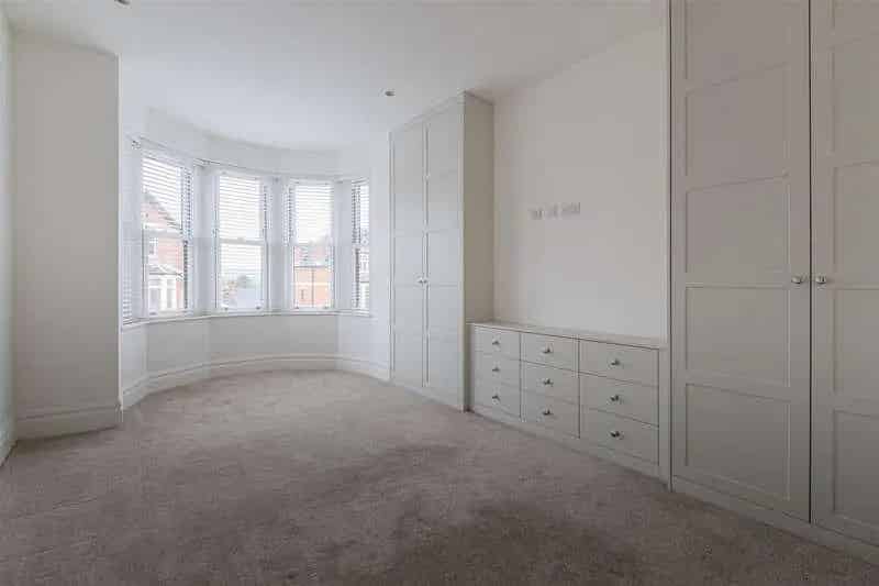 5 Bed Semi Detached House For Sale