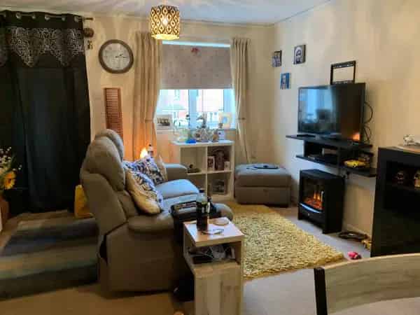 Ground Floor Maisonette with Private Garden Near Shops and Cinema