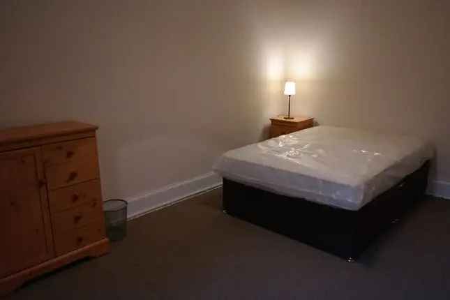 Flat to rent in Hillhead Street, Hillhead, Glasgow G12